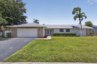 Lake Wellington Home Sale Pending in Wellington Florida