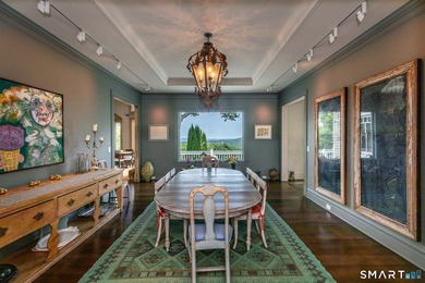 Uber chic shingle-style in A+ location offering magnificent long - photo 11