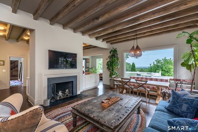 Uber chic shingle-style in A+ location offering magnificent long - photo 12