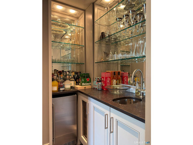 Uber chic shingle-style in A+ location offering magnificent long - photo 13