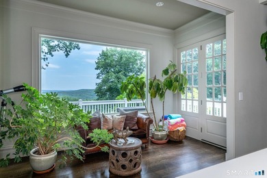 Uber chic shingle-style in A+ location offering magnificent long - photo 14