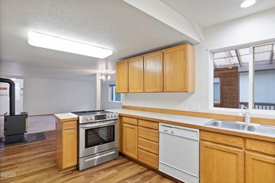 Coastal living awaits in Northwest Lincoln City! This two - photo 6