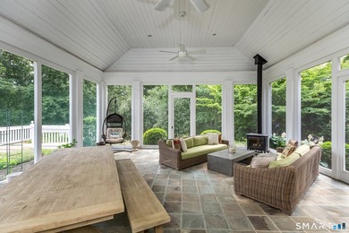Uber chic shingle-style in A+ location offering magnificent long - photo 17