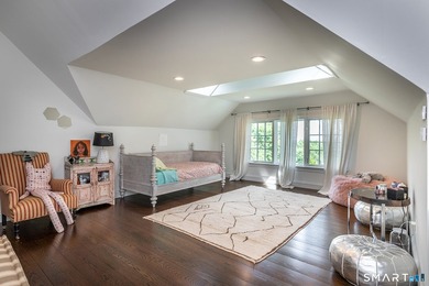 Uber chic shingle-style in A+ location offering magnificent long - photo 29