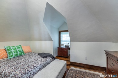 Uber chic shingle-style in A+ location offering magnificent long - photo 36