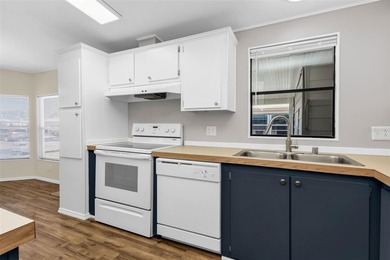 Welcome to easy Florida living in the highly desirable La Casa - photo 6