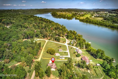 Move-In Ready Lakeview Retreat on a quiet cul-de-sac. Easy - photo 2