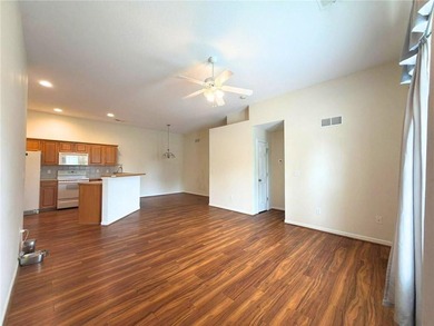 You won't want to miss this!!! Come see this peaceful 2 bed, 1 - photo 2