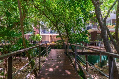 Luxury, privacy, generous living spaces, and an exceptional - photo 2