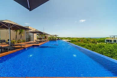 Luxury, privacy, generous living spaces, and an exceptional - photo 3