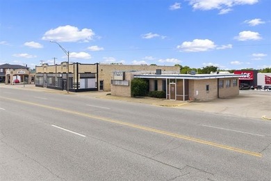 Remodeled commercial building, located on the way to downtown - photo 3