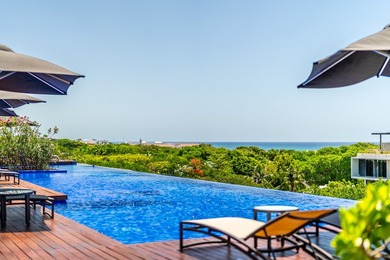 Luxury, privacy, generous living spaces, and an exceptional - photo 5