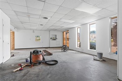 Remodeled commercial building, located on the way to downtown - photo 8