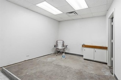 Remodeled commercial building, located on the way to downtown - photo 9