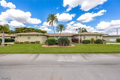 Fantastic villa with attached garage in this duplex style condo - photo 2
