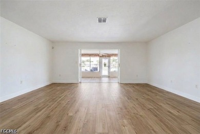 Fantastic villa with attached garage in this duplex style condo - photo 9