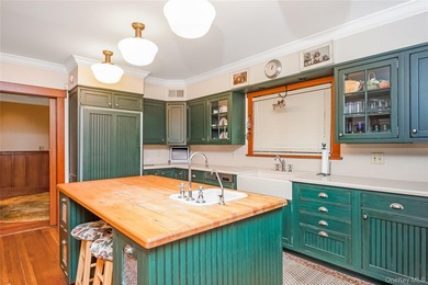 You will fall in love with this stunning colonial home in the - photo 11