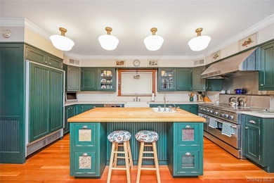 You will fall in love with this stunning colonial home in the - photo 12