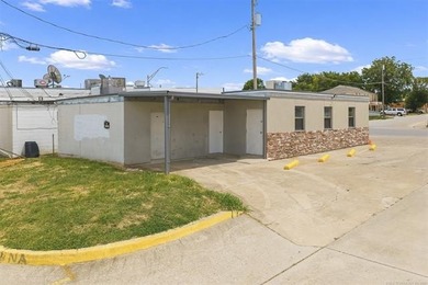 Remodeled commercial building, located on the way to downtown - photo 3