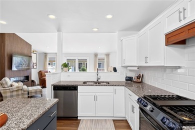 Stunning two-story luxury townhome with ultra convenient - photo 15