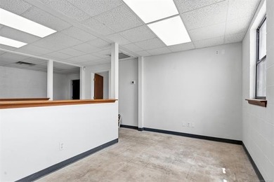 Remodeled commercial building, located on the way to downtown - photo 5