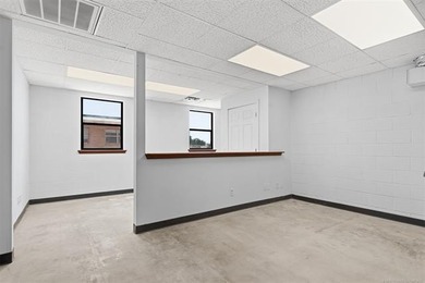 Remodeled commercial building, located on the way to downtown - photo 8