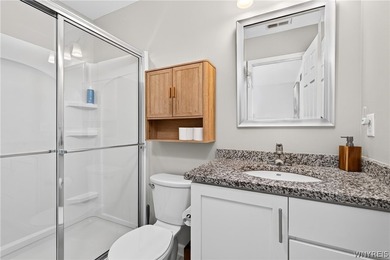 Stunning two-story luxury townhome with ultra convenient - photo 25