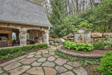 Welcome to Foxhill. Just minutes from downtown Highlands, yet - photo 42