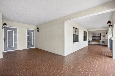 Location, Location, Location! MOVE-IN-READY 2 bedroom, 2 bath - photo 4