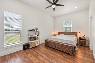 Stunning turnkey home with a fully furnished option available! - photo 13