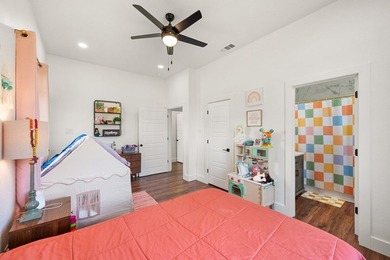 Stunning turnkey home with a fully furnished option available! - photo 18