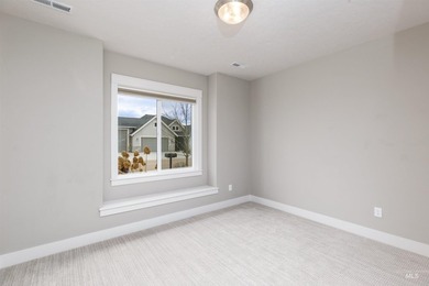 Welcome to your home with a view! This beautiful 3 bed, 2 bath - photo 19