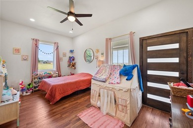 Stunning turnkey home with a fully furnished option available! - photo 19
