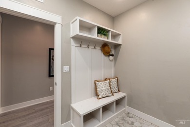 Welcome to your home with a view! This beautiful 3 bed, 2 bath - photo 23