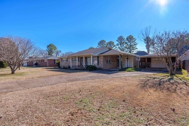 3 bedrooms 2 bath home in the heart of Muscle Shoals. Convenient