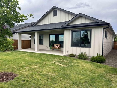 Welcome to your home with a view! This beautiful 3 bed, 2 bath - photo 24