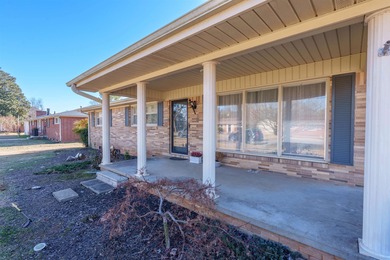 3 bedrooms 2 bath home in the heart of Muscle Shoals. Convenient