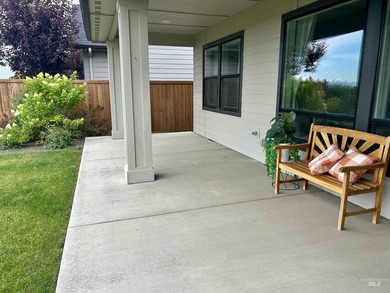 Welcome to your home with a view! This beautiful 3 bed, 2 bath - photo 25