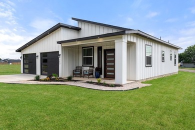 Stunning turnkey home with a fully furnished option available! - photo 25