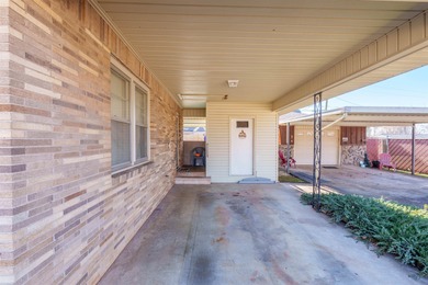 3 bedrooms 2 bath home in the heart of Muscle Shoals. Convenient