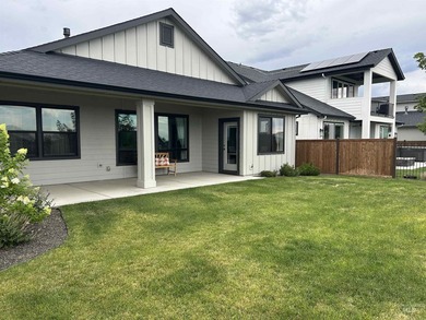 Welcome to your home with a view! This beautiful 3 bed, 2 bath - photo 26