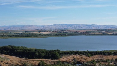 Welcome to your home with a view! This beautiful 3 bed, 2 bath - photo 31