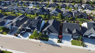 Welcome to your home with a view! This beautiful 3 bed, 2 bath - photo 32
