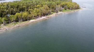 Outstanding Lasalle Island building lot offers an authentic - photo 4