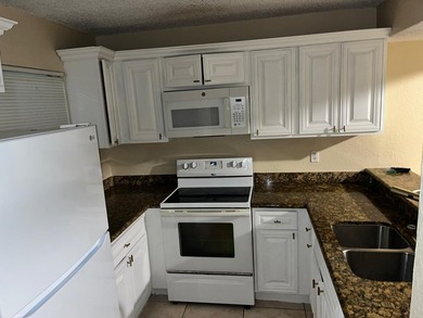 NICE 3/2 LOCATED ON THE HEART OF WEST PALM - photo 17