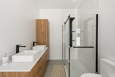 An exceptional opportunity to acquire a property on the shores - photo 32