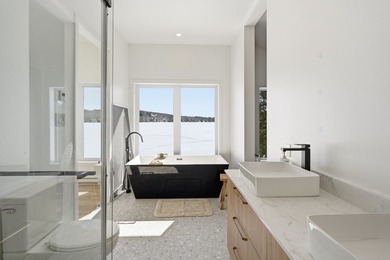 An exceptional opportunity to acquire a property on the shores - photo 33