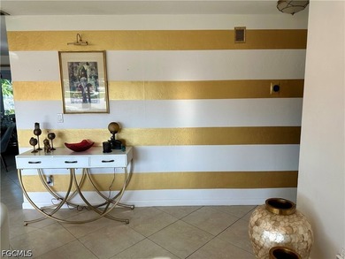 You don't need the Midas touch to appreciate the understated - photo 2