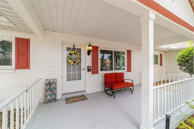 Welcome home to this beautifully updated Birmingham model villa - photo 3