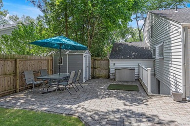 Welcome to this beautiful 4-bedroom, 2-bathroom Colonial ideally - photo 21